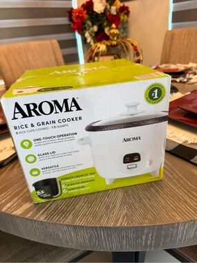 Aroma Home White and Black Rice & Grain Cooker